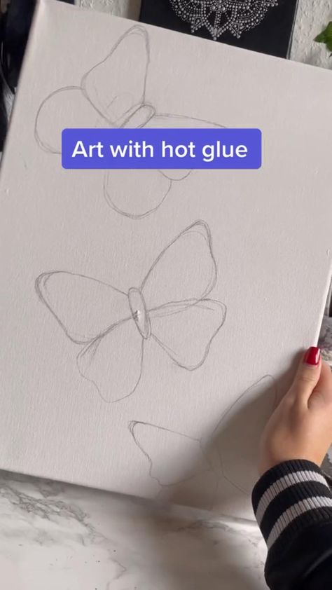 Paint With Hot Glue, Arts And Crafts With Hot Glue, Things To Do With A Hot Glue, Simple Drawing Ideas Aesthetic Easy, Hot Glue On Canvas Painting, Easy Panting Ideas Aesthetic, Things To Do On A Canvas, Hot Glue Painting Ideas, Art With Hot Glue On Canvas