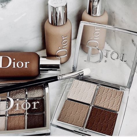 Dior backstage | Dior Eyeshadow | Sephora make up | make up flatlay Sephora Dior, Koleksi Makeup, Dior Eyeshadow, Body Foundation, Instagram Baddie, Cream Aesthetic, Makeup Aesthetic, Dior Makeup, Make Up Remover