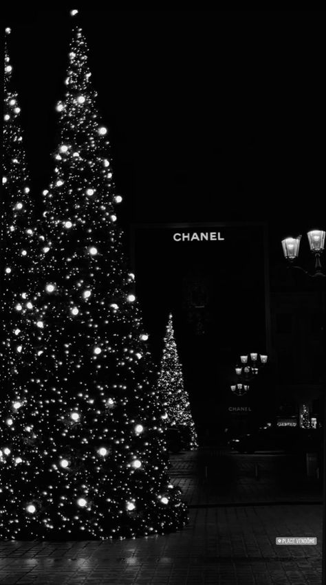 Black Christmas Astethic, Dark Christmas Aesthetic Wallpaper Iphone, Christmas Wallpaper Black And White, Black And White Christmas Pictures, Black And White Christmas Wallpaper, Black And White Christmas Aesthetic, Black Christmas Aesthetic, Dark Christmas Wallpaper, Silver Christmas Wallpaper