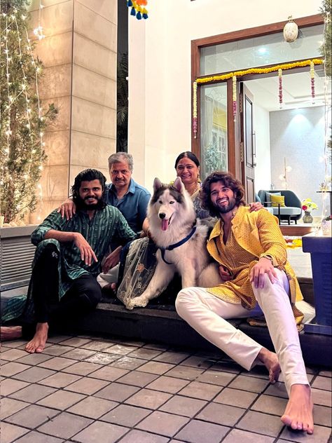 Vijay Deverakonda poses with family for diwali Poses With Family, Vijay Deverkonda, South Hero, Vijay Deverakonda, Father Photo, Vijay Devarakonda, Family Pic, Classy Outfits Men, Actor Picture