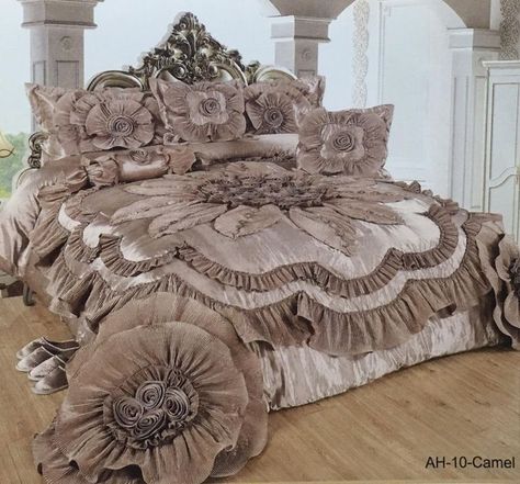 Draps Design, Ruffle Comforter, Luxury Comforter Sets, Luxury Bedspreads, Glam Bedroom Decor, Designer Bed Sheets, Bedspreads Comforters, Glam Bedroom, Luxury Furniture Living Room