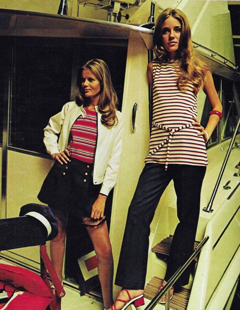 Just Seventeen Decade Fashion, Just Seventeen, Decades Fashion, 60s And 70s Fashion, Mode Hippie, 1970s Style, Hot Blue, 70’s Fashion, Seventeen Magazine