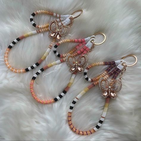 Native Key Chains, Beaded Keychains Native American, Beaded Keychains Patterns, Powwow Regalia, Beadwork Ideas, Native Earrings, Native American Beadwork Patterns, Beautiful Beaded Earring, Seed Bead Jewelry Patterns