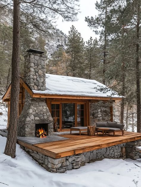 Pnw House Interior, Tiny Wood Cabin, Small Winter Cabin, Cabin Landscaping Ideas Woods, Small Cabin Exterior, Oregon Cabin, Small Hunting Cabin, Rustic Small Cabin, Rustic Cabin Exterior