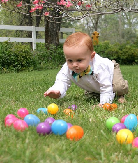 Kids Easter Egg Hunt, Baby Easter Pictures, Easter Baby Photos, Easter Outdoor, Creative Easter Eggs, Baby Boy Easter, Easter Photoshoot, Easter Festival, Colored Eggs