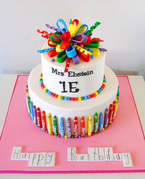 Teacher birthday cake - A huge white chocolate mud cake for my daughter's Year 1 teacher.  All the children in the class had their name on a pencil and my 6 yr old daughter wrote "Happy Birthday". Teacher Birthday Cake, Crayon Cake, School Cakes, Crayons Art, White Chocolate Mud Cake, Teacher Presents, Teacher Cakes, Fake Cakes, Artist Cake