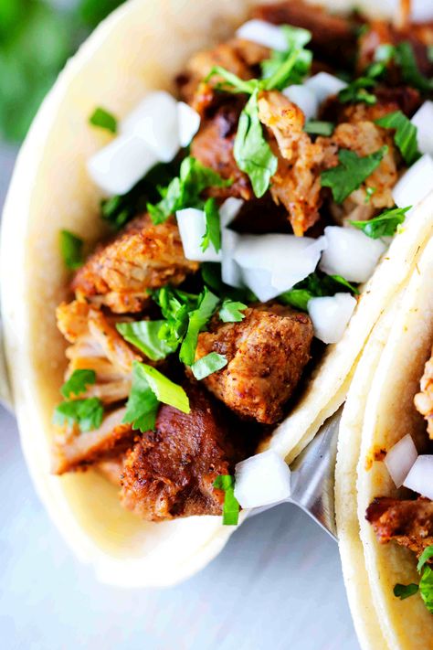 Close up shot of carnitas tacos topped with white onion and cilantro. Authentic Carnitas, Authentic Carnitas Recipe, Pork Carnitas Recipe, 12 Cake, Tacos Dorados, Carnitas Tacos, Pork Nachos, Mexican Side Dishes, Mexican Meals