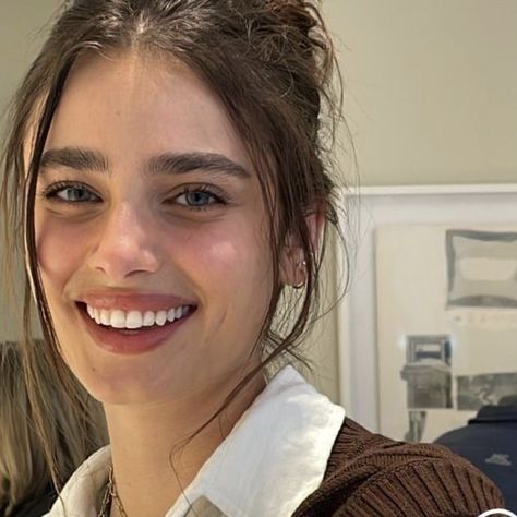 Taylor Hill Style, Pretty Teeth, Taylor Hill, Haircuts Straight Hair, كريستيانو رونالدو, Natural Face, Pretty Makeup, Beautiful Smile, Beauty Inspiration