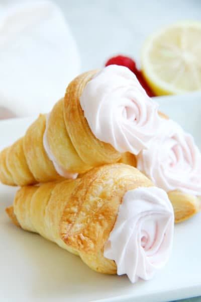 Lemon raspberry cream horns are simply delicious! Your guests will never guess how easy it is to make this elegant dessert. Cream Horns Recipe, Raspberry Whipped Cream, Pumpkin Spice Cream, Puff Pastry Cream Puffs, Sweet Whipped Cream, Cream Horns, Cream Puff Recipe, Raspberry Cream, Puff Recipe