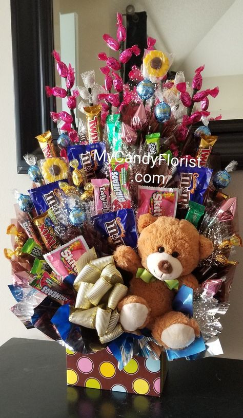 Candy Bouquet Christmas, Sucker Bouquet, Birthday Candy Bouquet, Candy Bar Bouquet, Raffle Ideas, Gift Card Bouquet, Man Bouquet, Candy Arrangements, Mothers Day Balloons