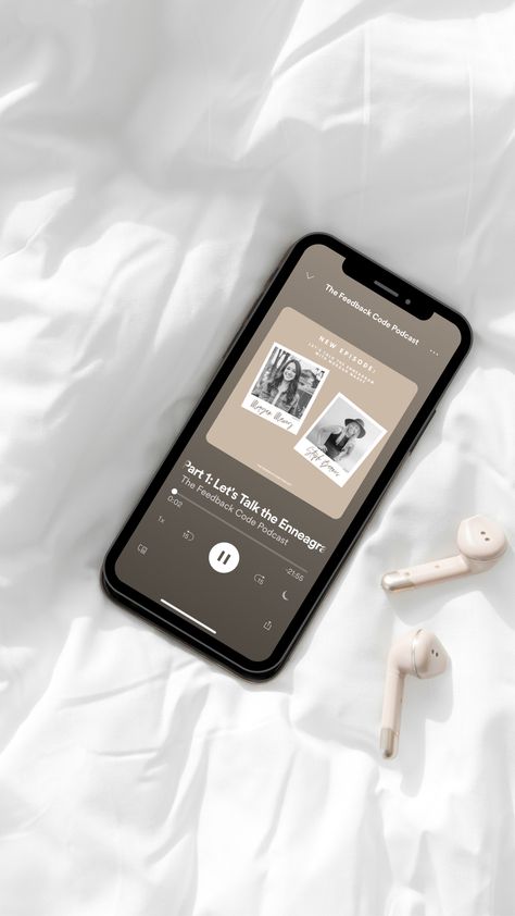 Listening Podcast Aesthetic, Listening To Podcast Aesthetic, Podcast Aesthetic Studio, Podcast Aesthetics, Podcasts Aesthetic, Clara Aesthetic, Podcast Photoshoot, Podcast Room, Podcast Aesthetic