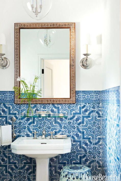 ARTISAN TOUCH – Hand-painted Portuguese tiles bring drama to the powder room of Mark D. Sikes's Hollywood house. Click through for more bathroom tile ideas. Mark Sikes, Hollywood Hills Homes, Portuguese Tile, Revere Pewter, Bad Inspiration, Portuguese Tiles, White Sink, New Traditional, Hollywood Hills