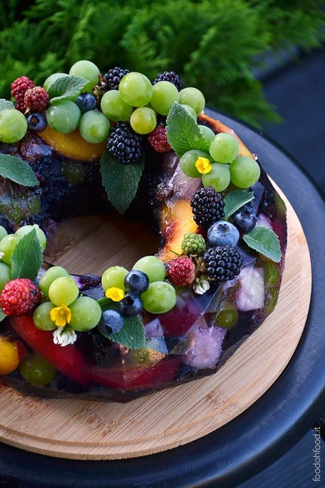 Fresh Fruit Cakes, Gelatin Recipes Desserts, Fruit Terrine, Summer Fruit Cake, Summer Fruit Desserts, Jello Mold Recipes, Fresh Fruit Desserts, Fresh Fruit Cake, Jelly Desserts