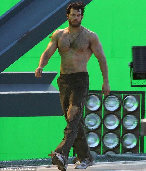 Bulked up: Henry ate 5,000 calories a day while training for the role Superman Suit, New Superman, Superman Movies, Superman Man Of Steel, Entertainment Tonight, Bear Men, Mans World, Man Candy, Man Of Steel