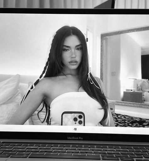 Tumblr Selfie, Girl Rp, Astrid Clifford, Annika Volkov, God Of Pain, Cruel King, Beer Icon, Iphone Macbook, Feminine Mystique