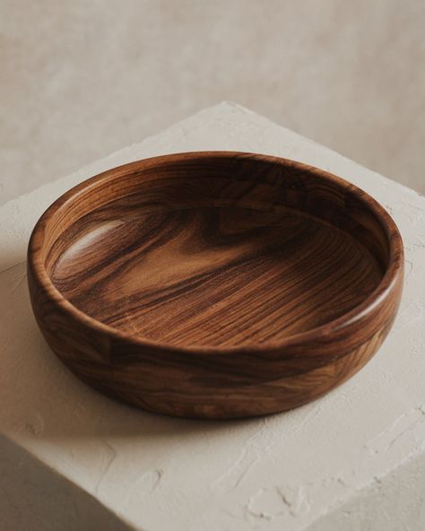 Cora Dark Wood Salad Bowl Sustainable Kitchen Design, Eco Friendly Cookware, Green Kitchen Decor, Independent Lifestyle, Coconut Bowls, Kitchen Innovation, Eco Kitchen, Wood Salad Bowls, Product Composition