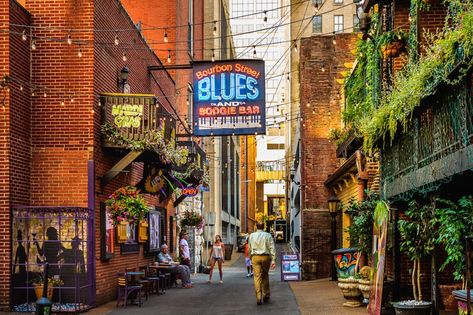 Printer’s Alley in Nashville, Tennessee. Nashville Tennessee Hotels, Printers Alley Nashville, Baltimore Trip, Nashville Girls Weekend, Nashville Tennessee Vacation, Nashville Travel Guide, Nashville Travel, Weekend In Nashville, Nashville Vacation