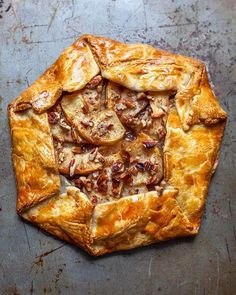 Rustic French Apple Tart Recipe, Pie Recipes With Premade Crust, Apple Gallette Recipe, Galette Apple, Gallete Recipe, Easy Apple Galette Recipe, Apple Crostata Recipe, Rustic Apple Galette, French Apple Tart Recipe