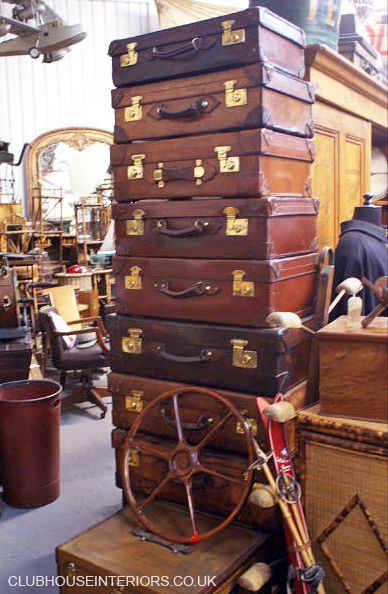 Cardboard Suitcase, Old Luggage, Power Bar, Paris Flea Markets, Travel Chic, Travel Trunk, Old Suitcases, Antique Trunk, Flea Market Style