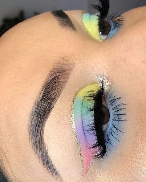 E S M E R A L D A • O R T I Z on Instagram: “Pastel rainbow 🤍🌈✨ Products used:  BROWS:  @benefitcosmetics 24 hour brow setter, precisely my brow pencil shade 4.5, & gimme brow shade 3…” Easter Eye Makeup, Easter Ideas For Adults, Easter Eyeshadow, Dessert Recipes Easter, Rainbow Products, Easter At Home, Precisely My Brow Pencil, Nails Easter, Recipes Easter