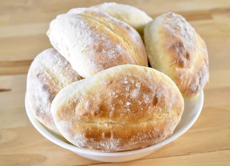 Portuguese Bread, Types Of Buns, Savory Breads, Portuguese Food, Yeast Breads, Savory Bread, Sourdough Baking, Yeast Bread, Sourdough Recipes