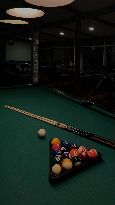 Pool Table Aesthetic, Billiard Photography, Billiards Aesthetic, Billiards Bar, Cue Sports, Seni Pop, Pool Room, Billiard Room, Selfie Ideas Instagram