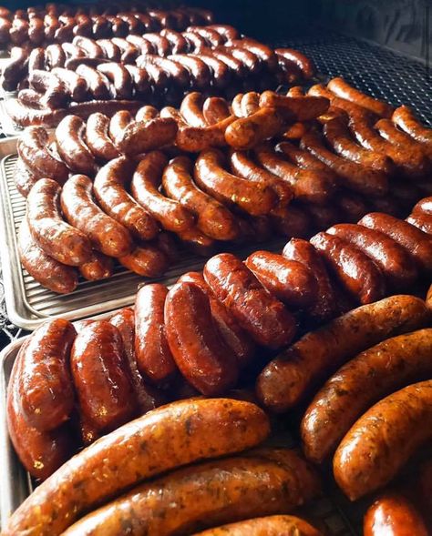 Sausage Aesthetic, Chorizo Argentino, Philippines Food, Hot Dog Recipes, Fire Cooking, Lunch Recipes Healthy, Delicious Snacks Recipes, Cured Meats, Food Platters