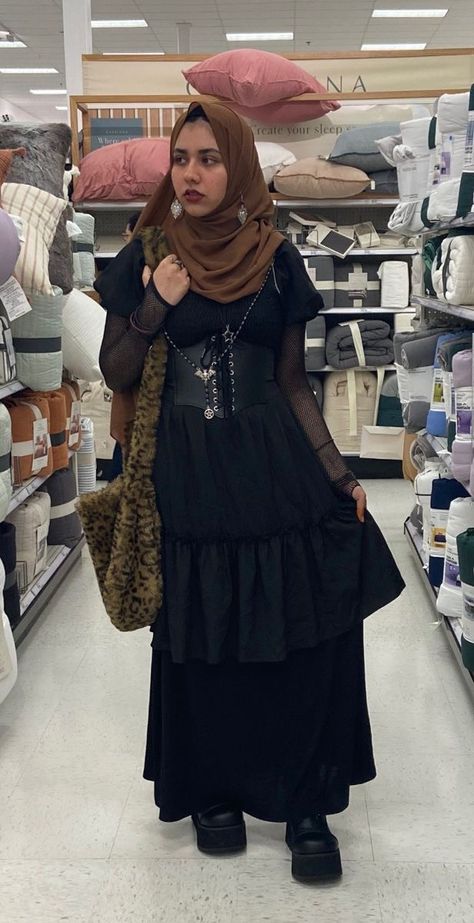 Hijab Alternative Fashion, Goth Veil Outfit, Goth Hijabi Outfits, Dark Hijab Outfit, Gothic Hijab Outfit, Pagan Vailing, Hijabi Grunge Outfit, Modest Punk Outfits, Modest Alt Fashion