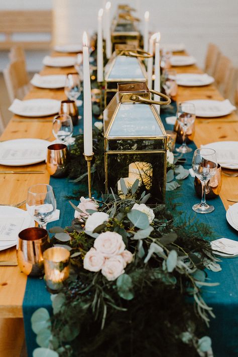 teal table runners - photo by Lisa Woods Photography http://ruffledblog.com/romantic-party-wedding-at-prospect-house Dark Teal Party Decorations, Teal And Greenery Wedding, Dark Teal Table Runner, Teal Table Setting Wedding, Teal Table Runner Wedding, Teal Engagement Party, Teal Aesthetic Wedding, Dark Teal Table Setting, Teal Wedding Ideas Rustic