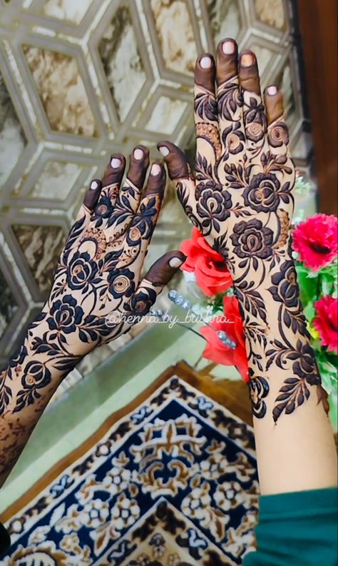 Rose Pattern Mehendi Design, Flower Mehendi, Arab Design, Dubai Henna, Rose Henna, Mehendi Bridal, Cute Henna Designs, Mahendi Designs, Friendship Skills