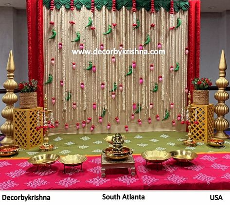 Honoring tradition and nature at our Seemantham with eco-friendly decor. Seemantham Function Decor by Madhavi @prakriti_decors of #southatlanta branch #usa #seemantham #seemanthamfunction #babyashower #babyshowerdecorations #atlantadecorator #decorbykrishnasouthatlanta @decorbykrishna is a unit of @pellipoolajada Traditional Decorations using only Natural materials #noplastic #nofloralfoam #nothermocoal #nostyrofoam #ecofriendlywedding #pellikooturu #pellikoduku #mangalasnanam #gruhapr... Mangalasnanam Decorations, Traditional Seemantham Decoration, Sreemantham Plate Decoration, Seemantham Decoration At Home, Seemantha Decoration, Baby Shower Stage Decorations, Seemantham Backdrop, Panchalu Function, Traditional Backdrop Decoration