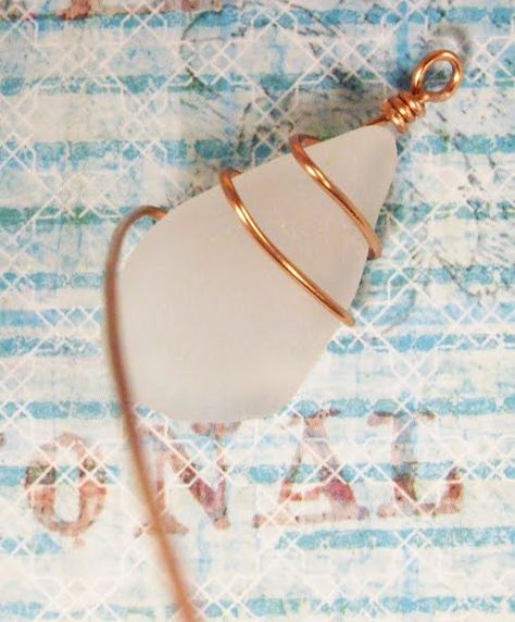 Wire Jewelry Tutorial, Sea Glass Pendant, Wire Wrapping Stones, Diy Wire Jewelry, Jewelry Techniques, Jewelry Making Tutorials, Diy Schmuck, Beads And Wire, Sea Glass Jewelry