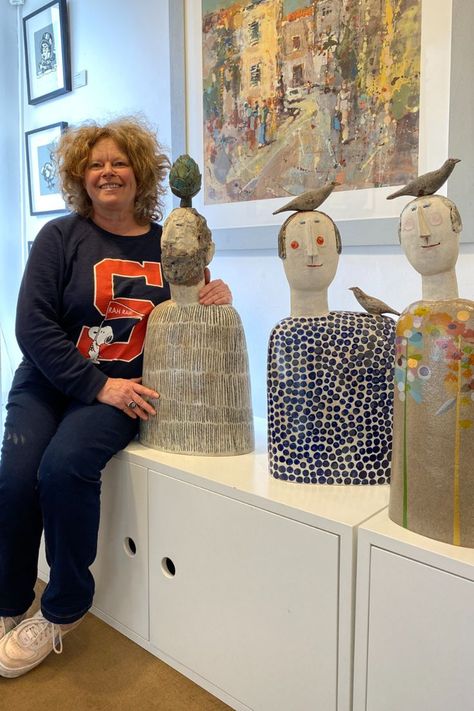 Jane Muir with three of her bird head ceramics at the Sarah Wiseman Gallery Ceramic Sculpture Figurative Clay, Clay Figures People, Ceramic Animals Sculpture, Weird Clay Art, Abstract Animal Sculpture, Ceramic Sculpture Artists, Ceramic Totem, People Sculpture, Terracotta Sculpture