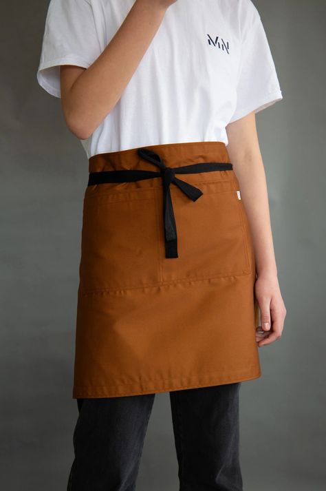 Aprons Cafe Uniform Apron, Modern Restaurant Uniforms, Restaurant Uniforms Trendy, Coffee Shop Uniform, Korean Bar, Bar Uniform, Korea Cafe, Cafe Uniform, Waitress Uniform