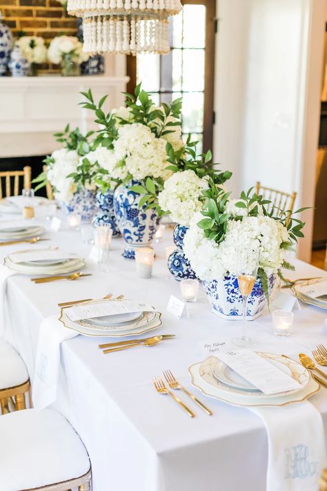 Blue And White Pottery Wedding, Blue Willow Wedding Table Settings, Blue And White Tablescapes, Talavera Wedding, Wedding South Carolina, Chinoiserie Wedding, Wedding 101, Wedding Micro, Dinner Planner