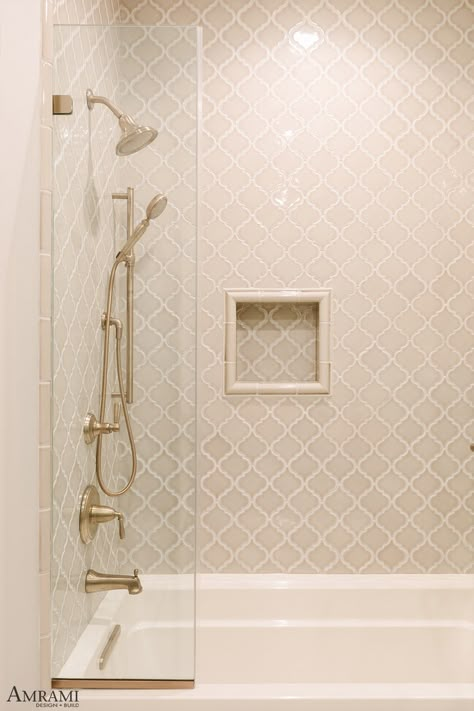 Mosaic Tiled Bathrooms, Arabesque Tile Shower Wall, Arabesque Bathroom Tile, Arabesque Shower Tile Ideas, Traditional Shower Tile Ideas, Guest Bathroom Shower Ideas, Pink Shower Tile, Arabesque Tile Shower, Arabesque Bathroom