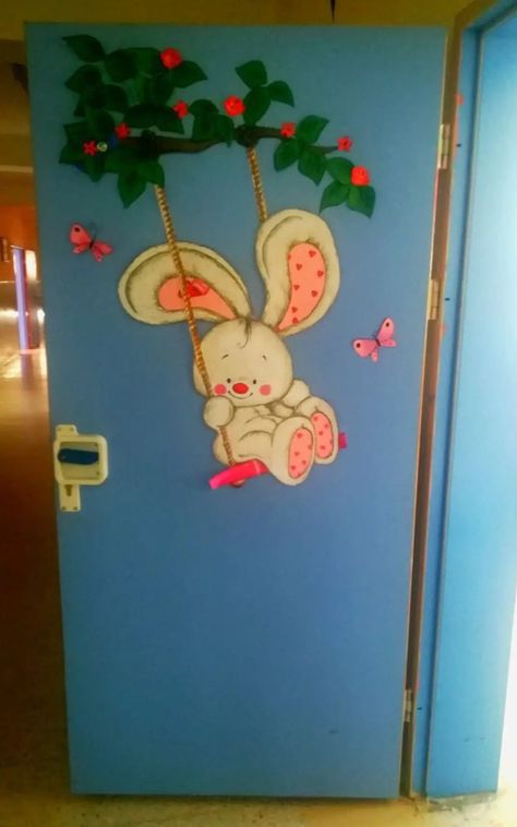 Easter Decorations Classroom, Window Decoration Ideas For School, Easter Door Decorations Classroom, Bunny Door Decoration, Easter Classroom Decorations, Easter Classroom, Spring Door Decoration, School Board Decoration, School Door Decorations