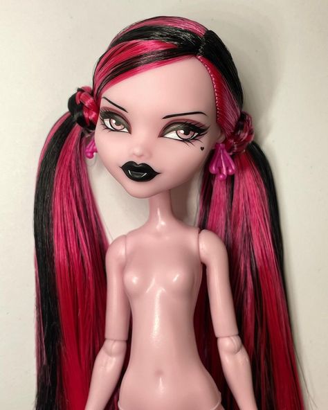 jay (@j.kleannn) • Instagram photos and videos New Draculaura, Draculaura Repaint, Doll Restyle, Outfit Pics, Doll Customization, Custom Monster High Dolls, Monster High Custom, Monster High Repaint, Doll Repaint