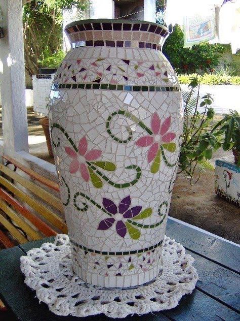 Vitromosaico Ideas, Mosaic Bottles, Mosaic Planters, Mosaic Birdbath, Mosaic Art Diy, Mosaic Pots, Mosaic Vase, Mosaic Flower Pots, Mosaic Garden Art