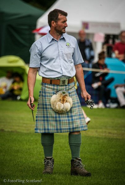 Nothing is better than a man in a kilt Scotland Men, Scotland Kilt, Scottish Man, Kilt Outfits, Highland Games, Scottish Kilts, Tartan Kilt, Men In Kilts, Komplette Outfits