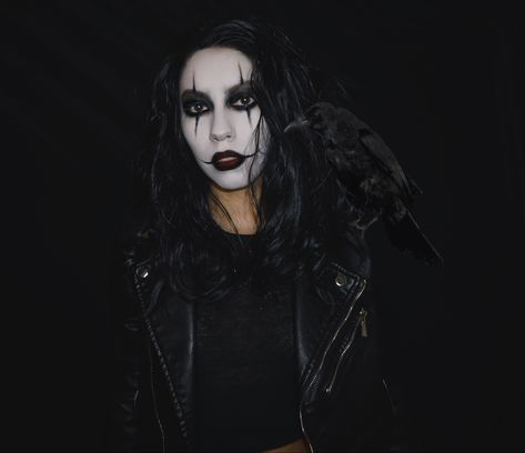 The Crow - Eric Draven Cosplay The Crow Woman Costume, The Crow Halloween Costume Women, Eric Draven Makeup, The Crow Face Paint, Female Crow Costume, Eric Draven Cosplay, Eric Draven Costume, The Crow Costume Female, The Crow Halloween Costume