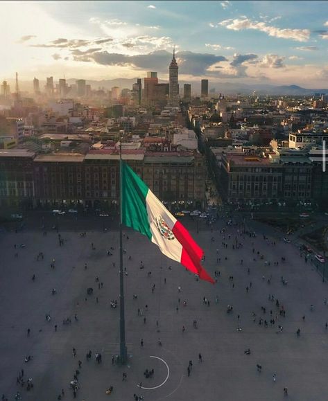 Mexico City Zocalo, Mexico Wallpaper, Visit Mexico, Mexico Travel, Mexico City, Cn Tower, Patio Umbrella, Sydney Opera House, Palace