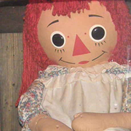 Anabella Doll Horror, Annabelle Wallpaper, Real Annabelle Doll, Spooky Stitch, The Amityville Horror, Haunted Objects, Conjuring Universe, Amityville Horror, Annabelle Doll