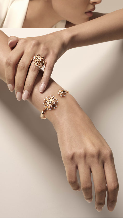 As creative as it is contemporary, Bee My Love introduces new pieces whose glittering gold echoes the incomparable radiance of the sun.⁣ ⁣ #BeeMyLove #Chaumet Wax Carving, Jewelry Photoshoot, Jewelry Model, Jewelry Lookbook, Model Poses, Icon Design, Jewelry Inspiration, Jewelry Collection, Bee