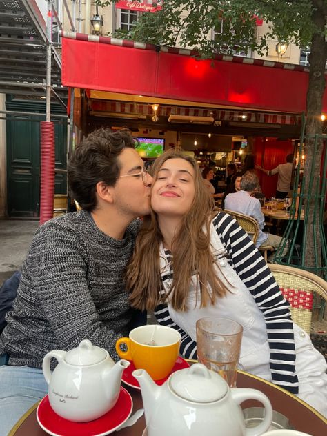 Couples Cafe Photo Poses, Couples Cafe Photo, Couple Poses At Cafe, Couple Aesthetic Pose In Cafe, Cafe Couple Photoshoot Ideas, Cafe Couple Aesthetic, Cafe Photoshoot Ideas Couple, Cafe Couple Poses, Couple Poses In Cafe