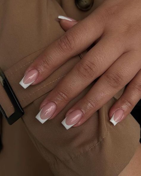 Box French Tip Acrylic Nails, Cute Nails With White Tips, French Tip Acrylic Nails Short Coffin, Short Nail Designs White Tip, Small Coffin French Tip Nails, Short Acyrilics Nails French Tip, Coffin Nail Frenchies, French Til Short Nails, Classy French Tip Nails Square