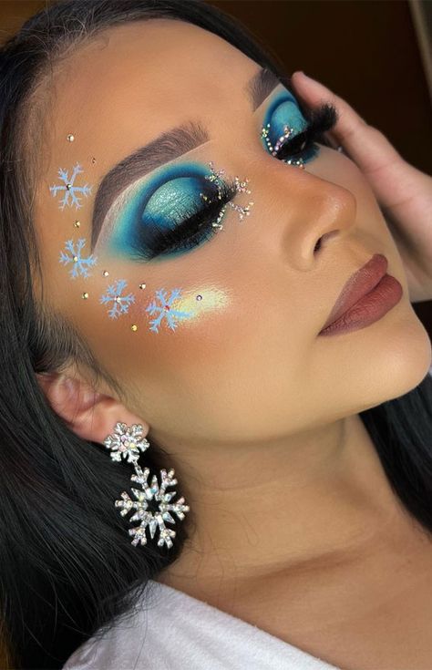 Snow Makeup Looks Simple, Snow Inspired Makeup, Winter Wonderland Makeup Ideas, Snowflake Makeup Simple, Winter Wonderland Makeup Looks, Frost Bite Makeup, Snowflake Makeup Looks, Elsa Makeup Look, Snowflake Eyeshadow