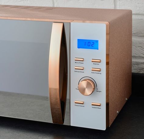 The range rose gold microwave that's sent Instagram into a frenzy Rose Gold Kitchen Appliances, Rose Gold Kitchen Accessories, Gold Microwave, Gold Kitchen Accessories, Kitchen Appliance Storage, Rose Gold Kitchen, Kitchen Appliances Design, Rose Gold Accessories, White Wash Brick