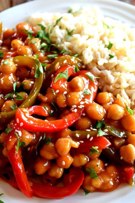 Sweet And Sour Chickpeas, Vegan Sweet And Sour, Vegan Richa, Sweet And Sour Chicken, Rice And Beans, Beans And Rice, Pea Recipes, Chickpea Recipes, Lord Byron