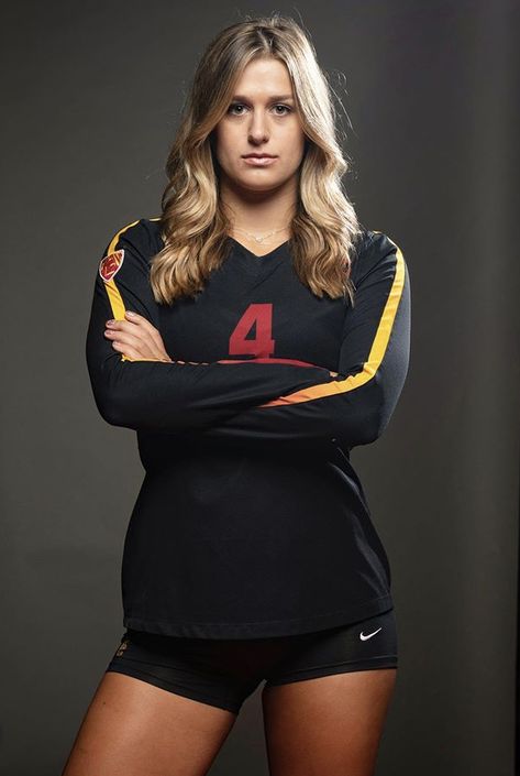 Victoria Garrick, College Volleyball Media Day Poses, College Volleyball Pictures, Volleyball Jersey Design, Female Volleyball Player, Womens Olympic Volleyball, Ucla Volleyball Woman, Soccer Poses, Victoria Garrick Volleyball